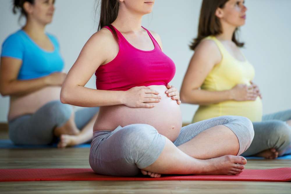 Йога во время беременности фото